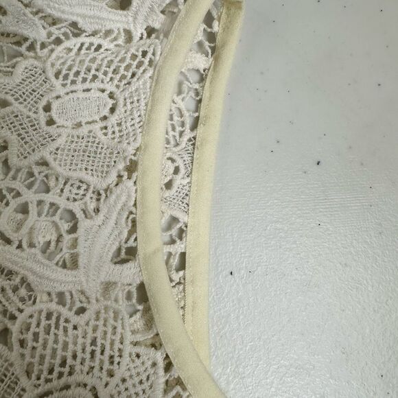 EUC CABI Women’s Cream Macrame Lace Peplum Full Zip Sleeveless Blouse Top Size S - Picture 8 of 9